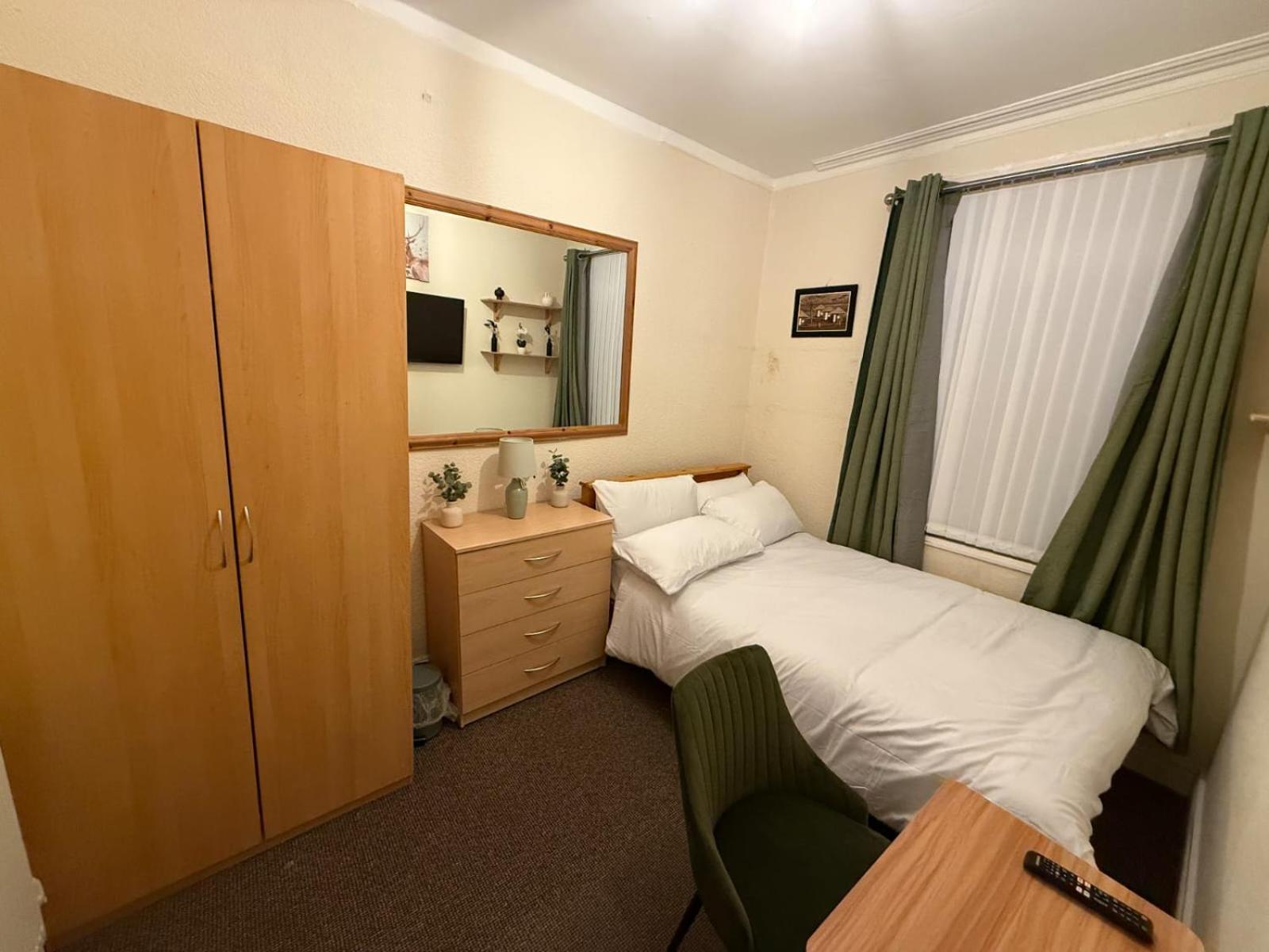 Double - Near And Uni Guest house